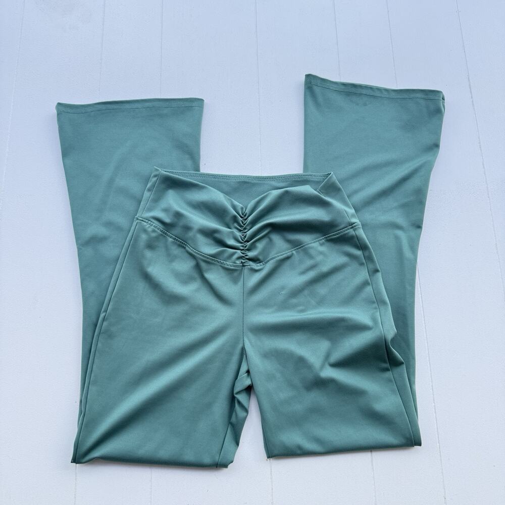 New Day Women’s Medium Green Athletic Bootcut Pull-On Pants